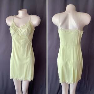VTG Youth Form 34 Average Small Pale Neon Green Fitted Lace Lingerie Nylon Slip
